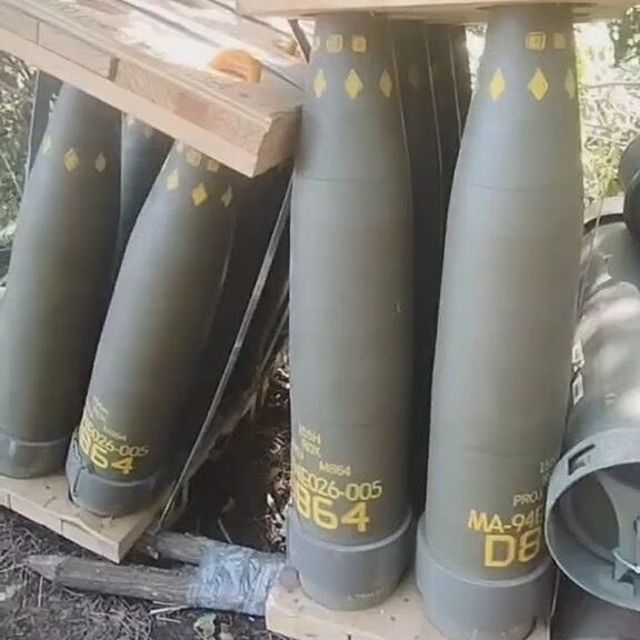 L'esercito ucraino ha iniziato a fare largo impiego delle munizioni a grappolo statunitensi M864 da luglio 2023.